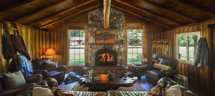rogue river rafting half moon bar lodge a well decorated rustic lodge interior