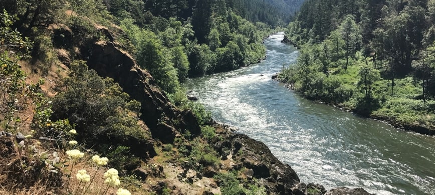 rogue river trail hiking a winding river through a canyon